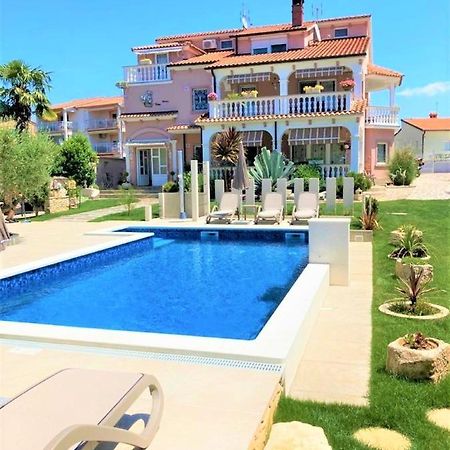 Apartment Villa Engel With Pool بوريتش المظهر الخارجي الصورة