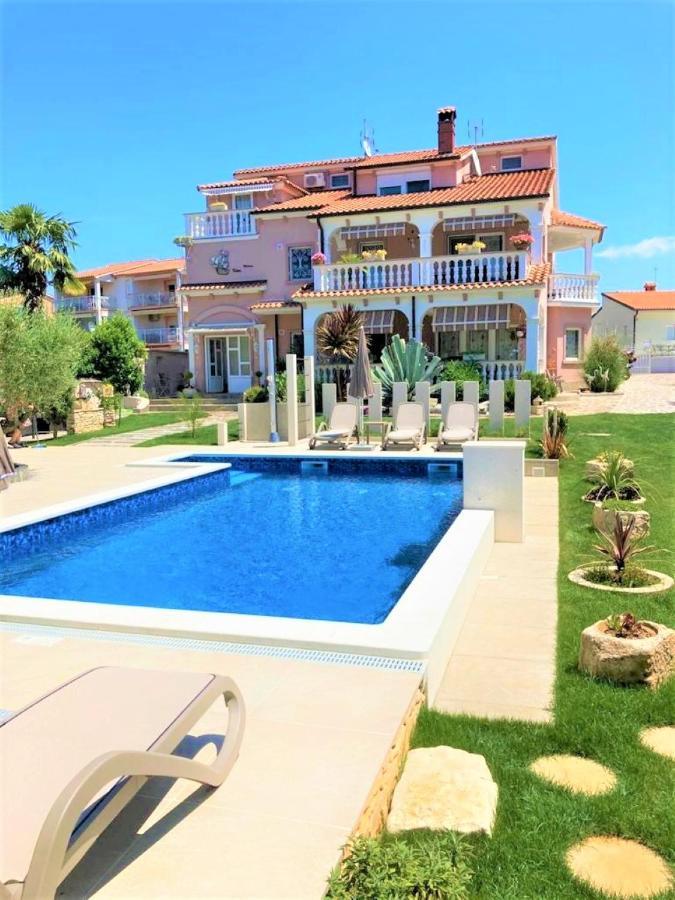 Apartment Villa Engel With Pool بوريتش المظهر الخارجي الصورة