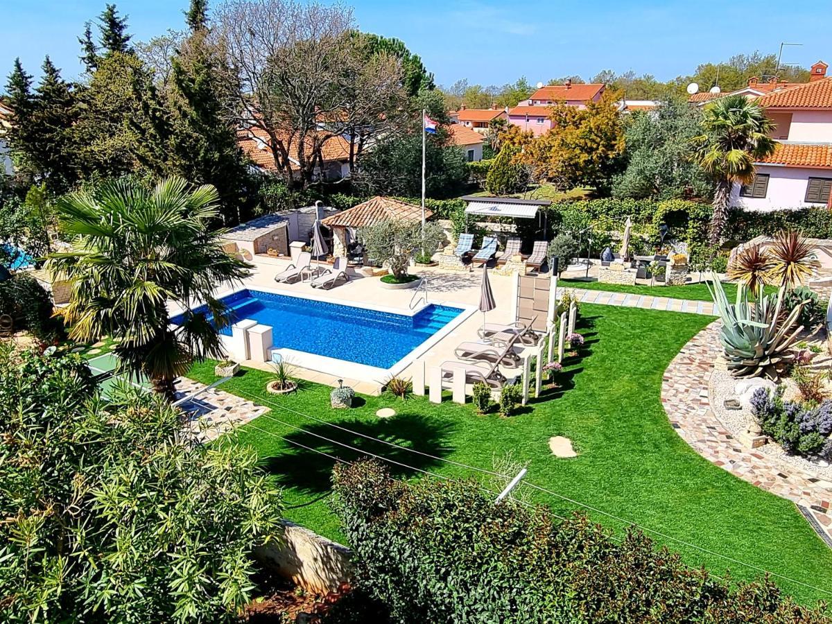 Apartment Villa Engel With Pool بوريتش المظهر الخارجي الصورة