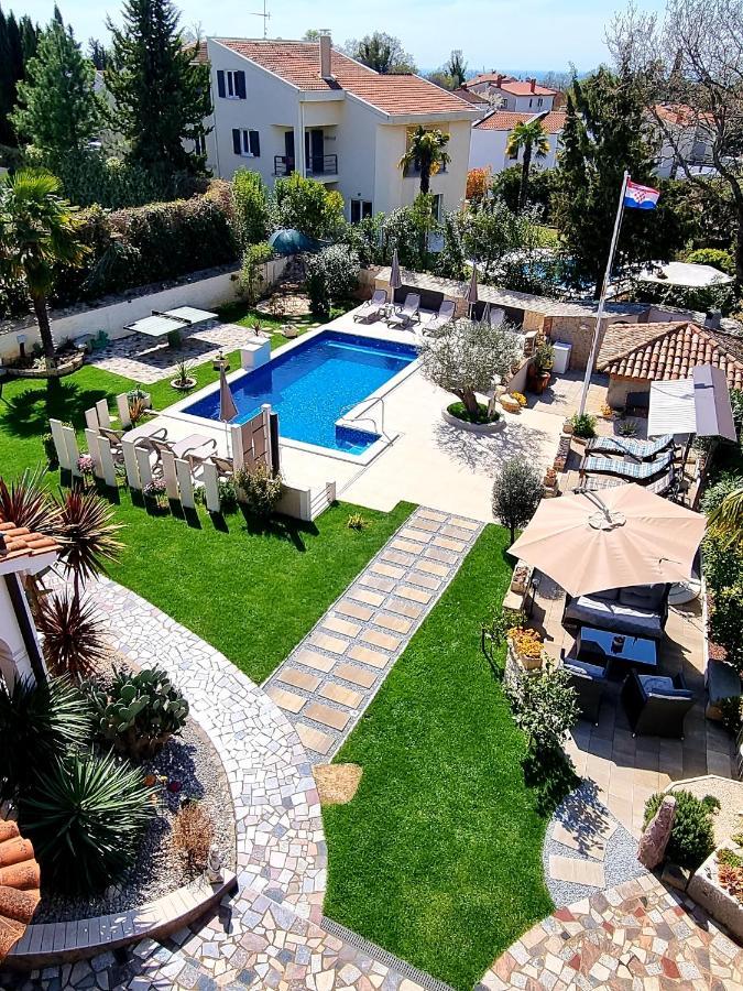 Apartment Villa Engel With Pool بوريتش المظهر الخارجي الصورة